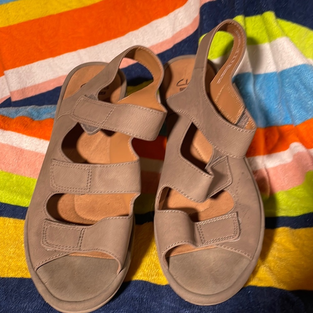 Clark’s sandals size 8